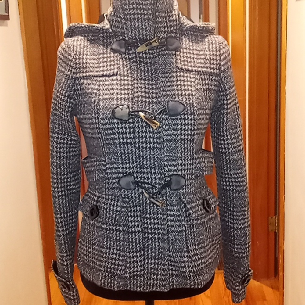 Jacket it's black and gray